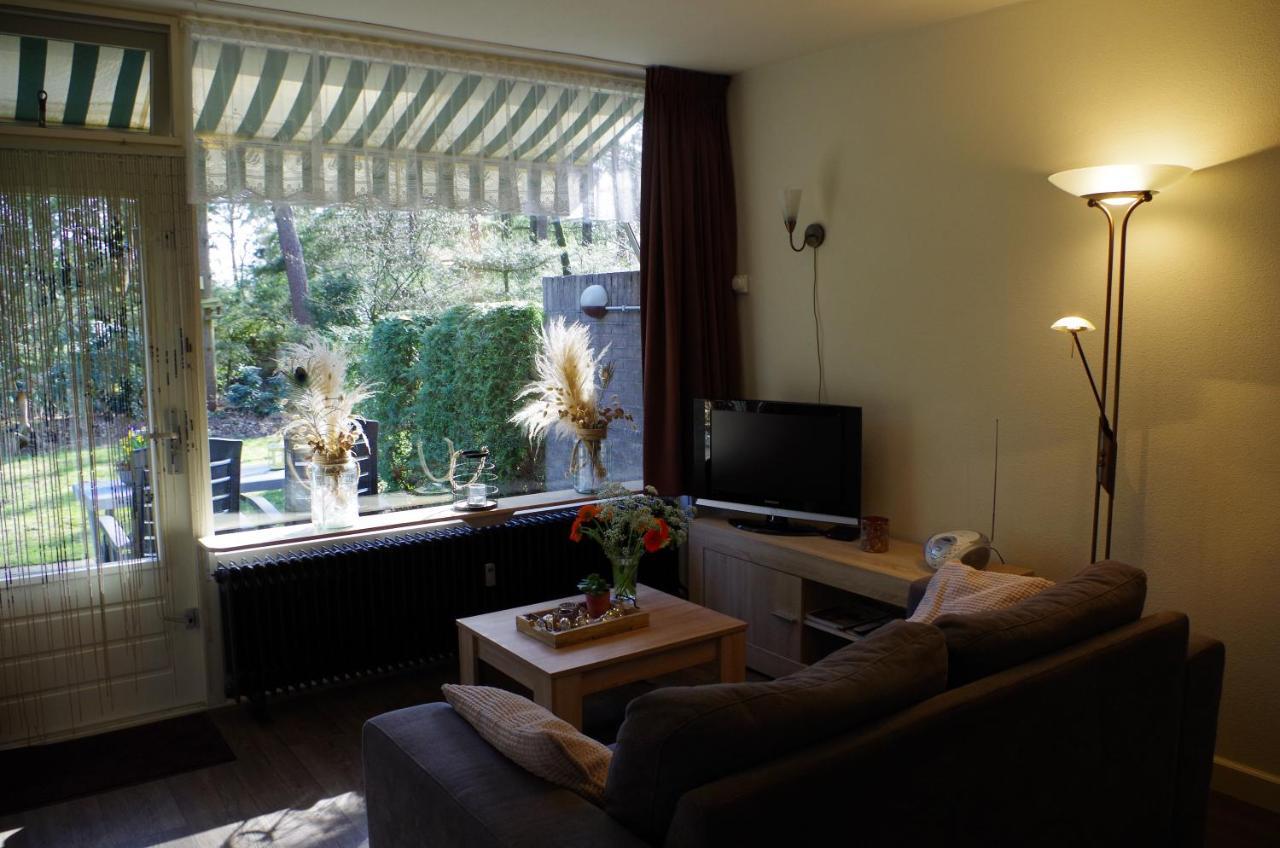 Geschakelde Bungalow Op De Veluwe "De Eekhoorn" オッテルロ エクステリア 写真