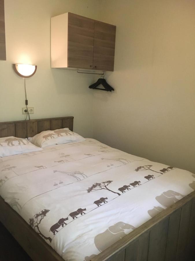 Geschakelde Bungalow Op De Veluwe "De Eekhoorn" オッテルロ エクステリア 写真